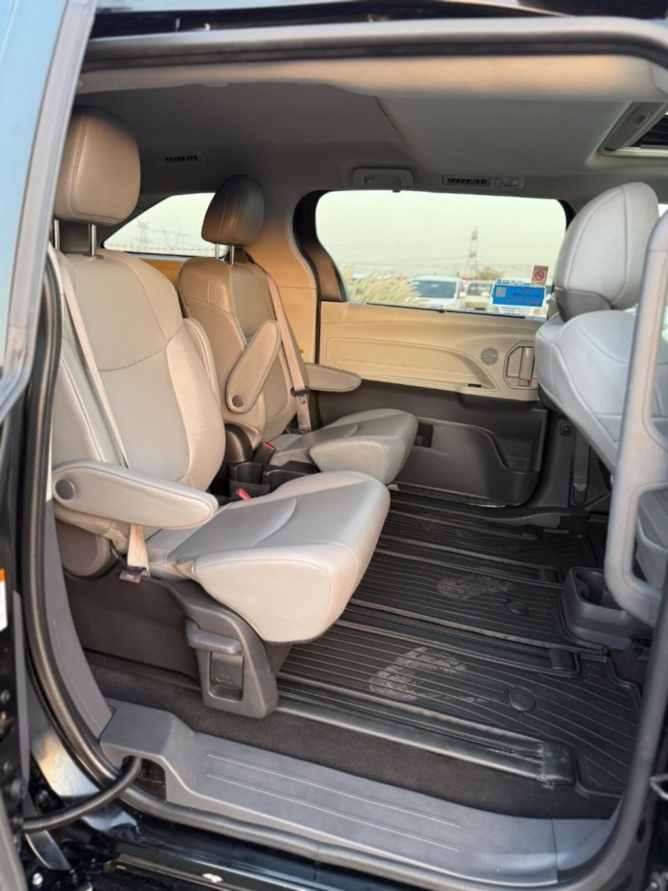 Toyota Sienna XLE Hybrid 2.5