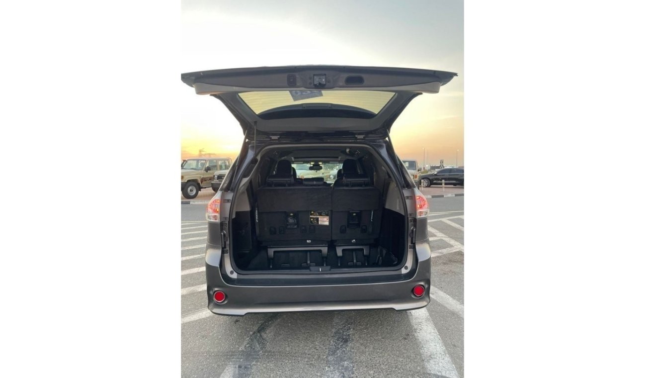 Toyota Sienna “Offer”2019 Toyota Sienna SE Special Edition - Full Option Automatic - 7 Seater - 3 Keys - UAE PASS