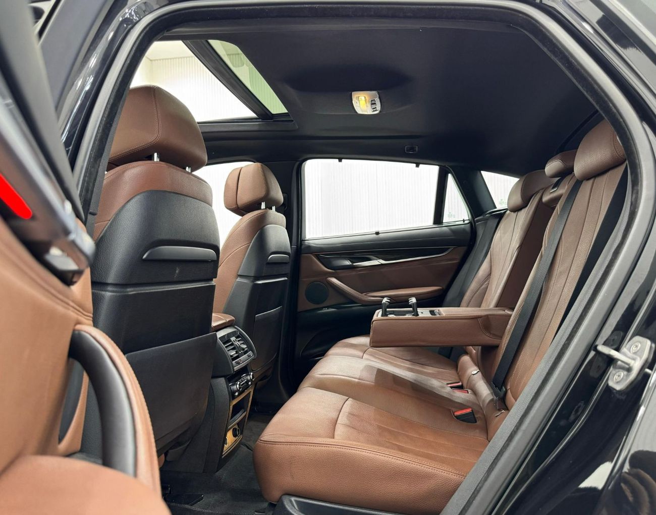 BMW X6 35i Exclusive 3.0L 2016 BMW X6 xDrive35i, Service History, Low Kms, Excellent Condition, GCC