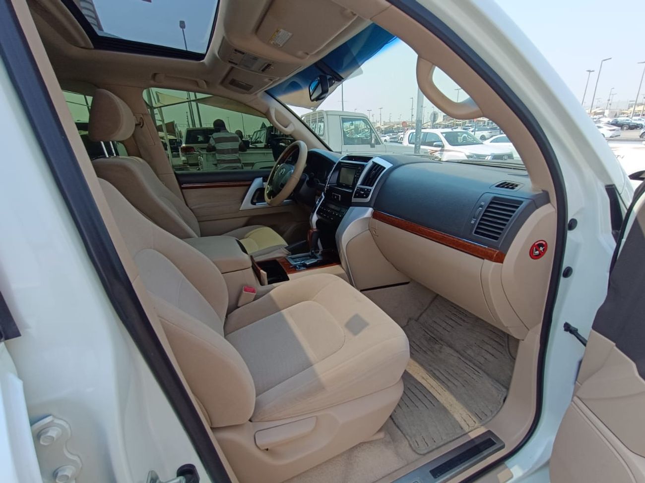 Toyota Land Cruiser VXR The car is very good, in perfect condition, looks clean from the inside and outside without any 