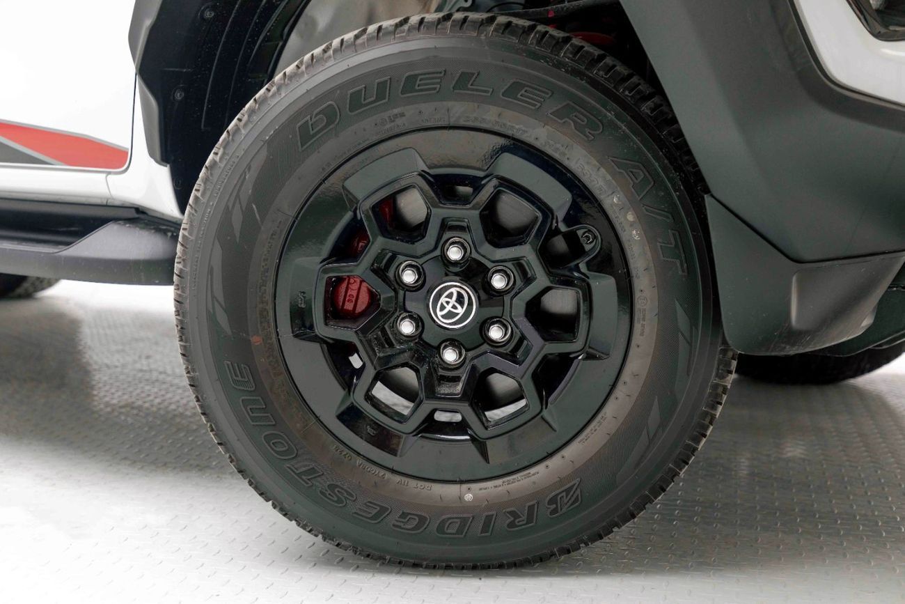 Toyota Hilux 4.0L - White Pearl + Black Me inside GR-S White | Export Only