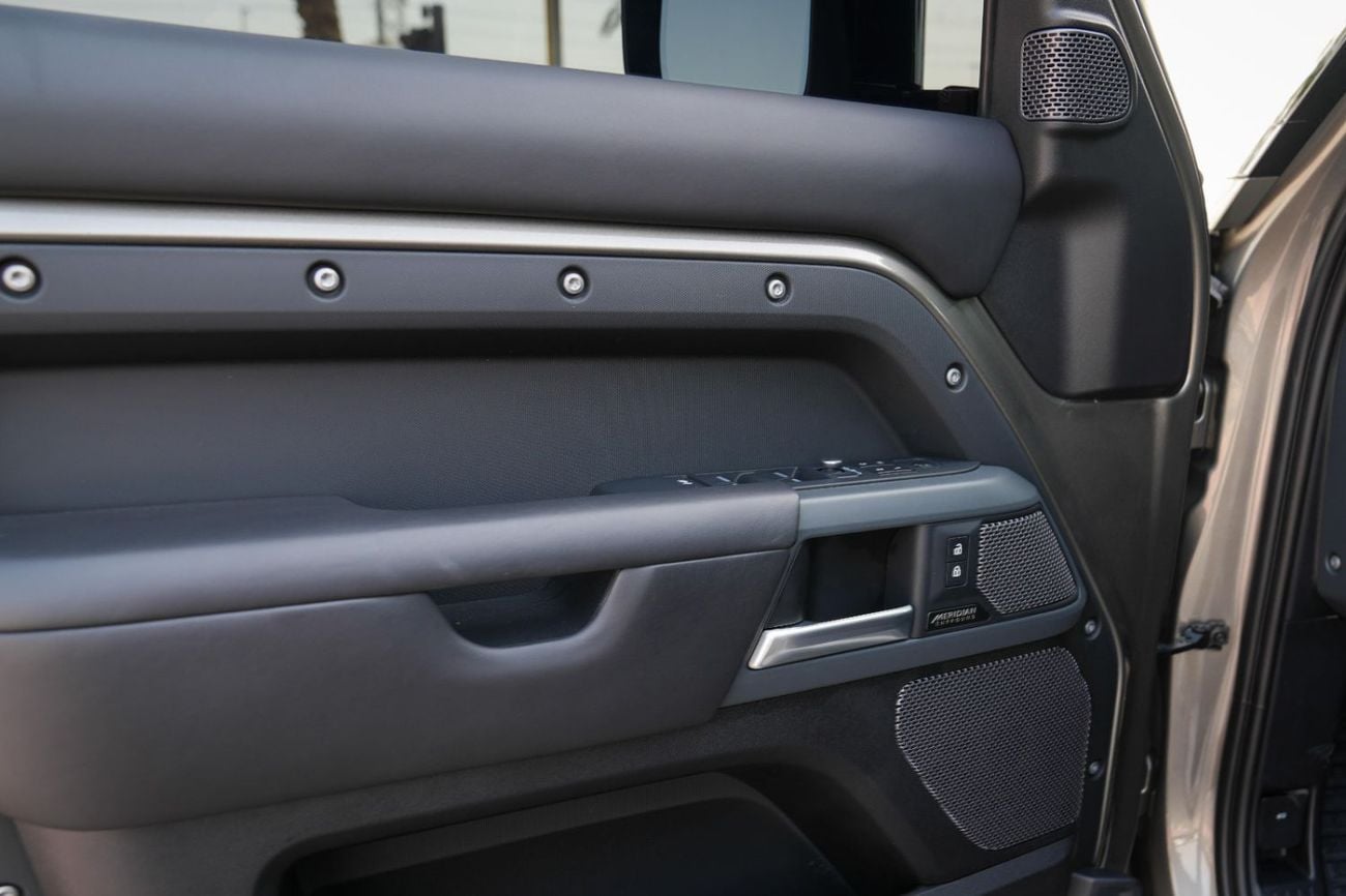 Land Rover Defender P400 110 X 3.0L (5 Seater)