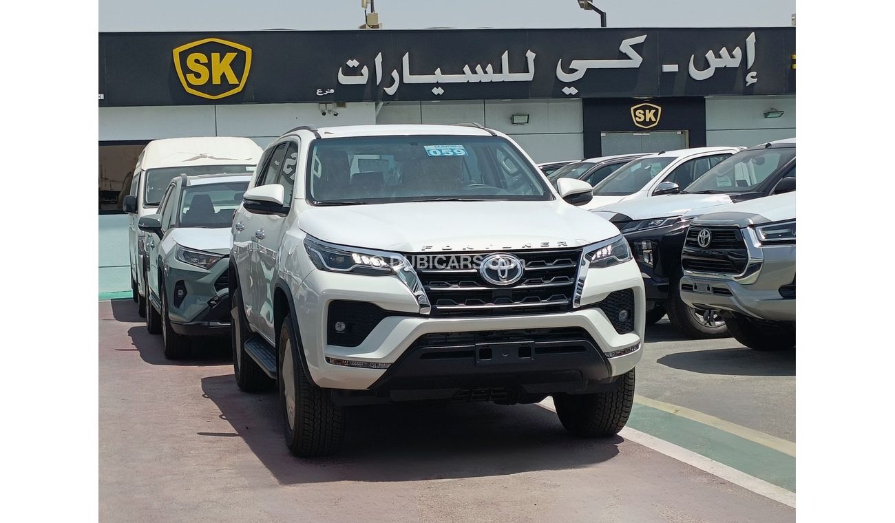 تويوتا فورتونر 2.4L V4 DIESEL, ALLOY RIMS / LEATHER SEATS / PUSH START / 4WD (CODE #  67856)