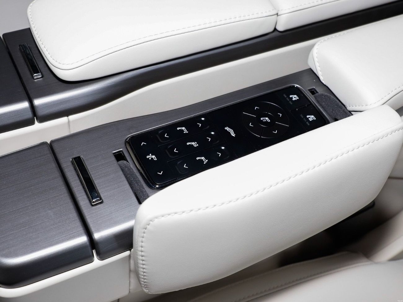 روكس 01 ROX01 2025 – Long Range, 6-Seater VIP Edition kitchen