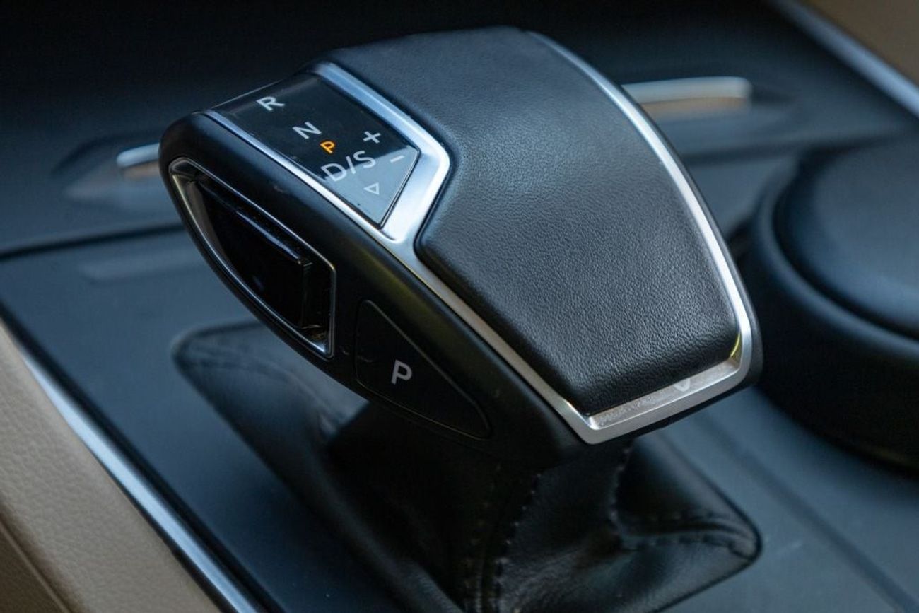 Volkswagen Touareg Atmosphere 3.0L Volkswagen Touareg 2023 GCC under Agency Warranty and Service Contract with Flexible