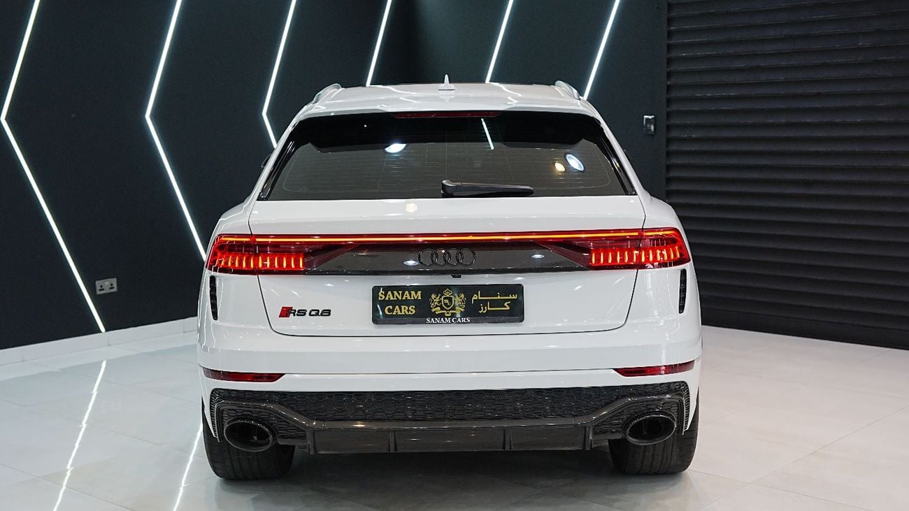 Audi RSQ8 QUATTRO, Carbon Exterior/Interior Pack, Panoramic Roof, Bang N Olufsen, GCC Specs!!