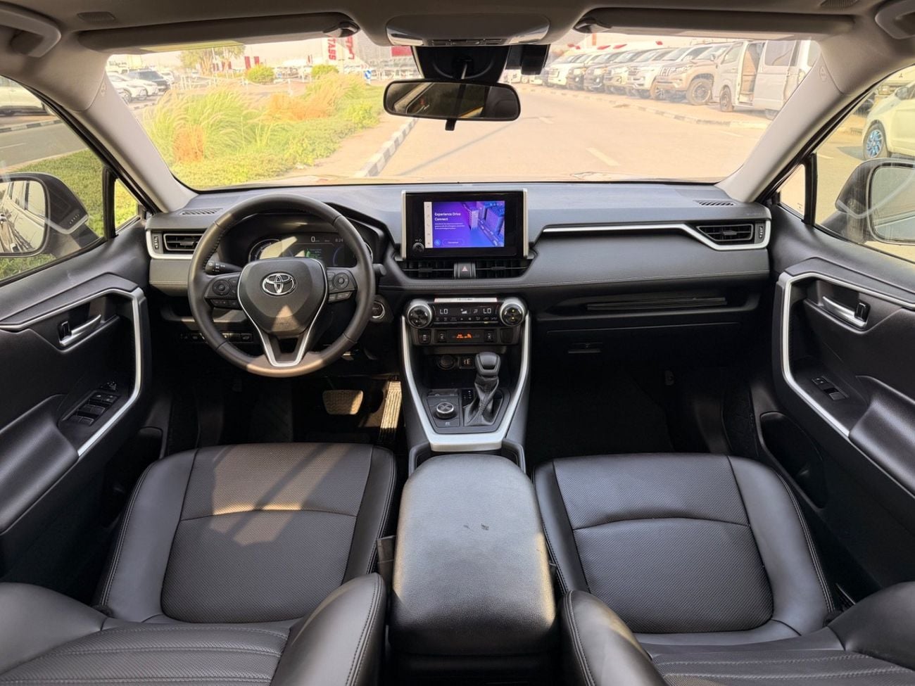 تويوتا راف ٤ Hybrid XLE premium | sunroof, leather seats, push start 2025