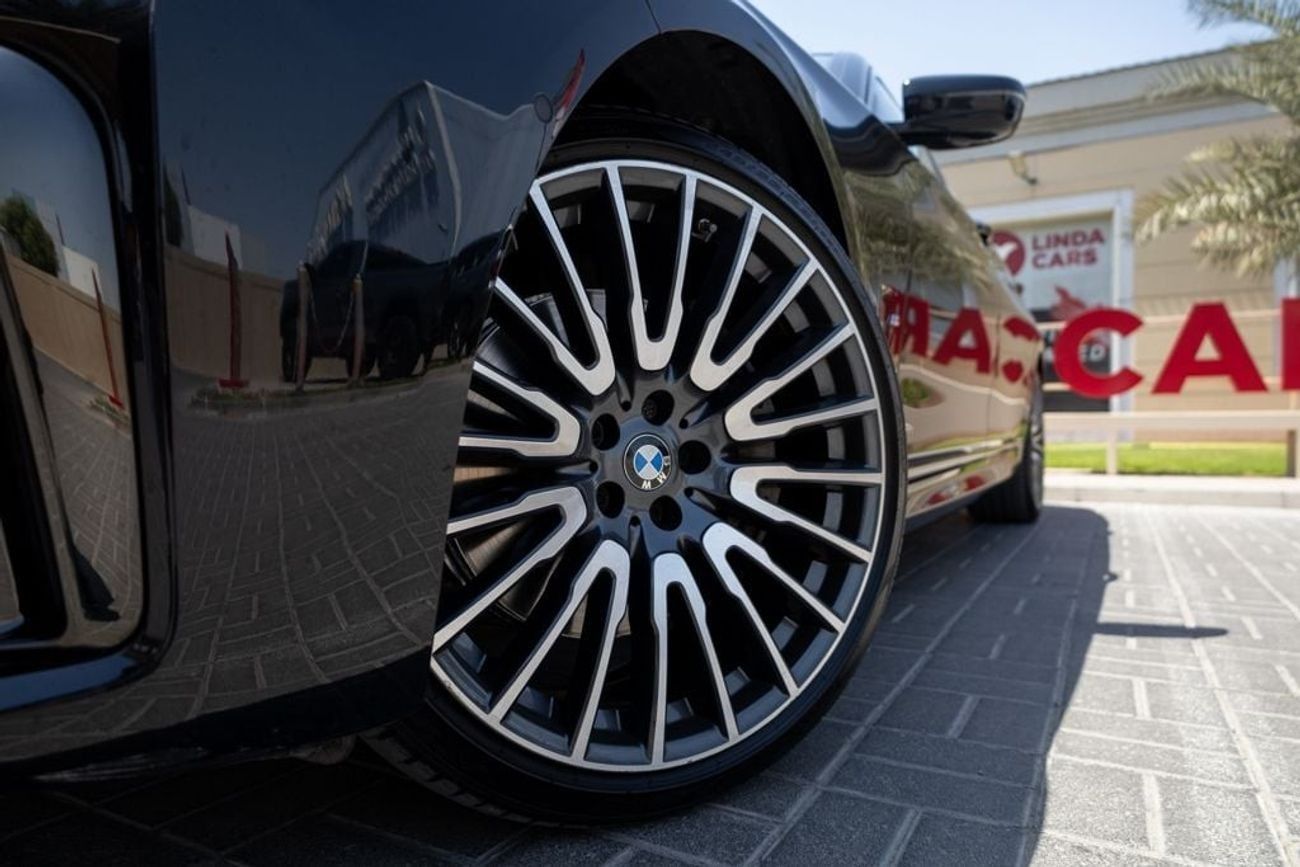 BMW 750Li xDrive 4.4L (523 HP)