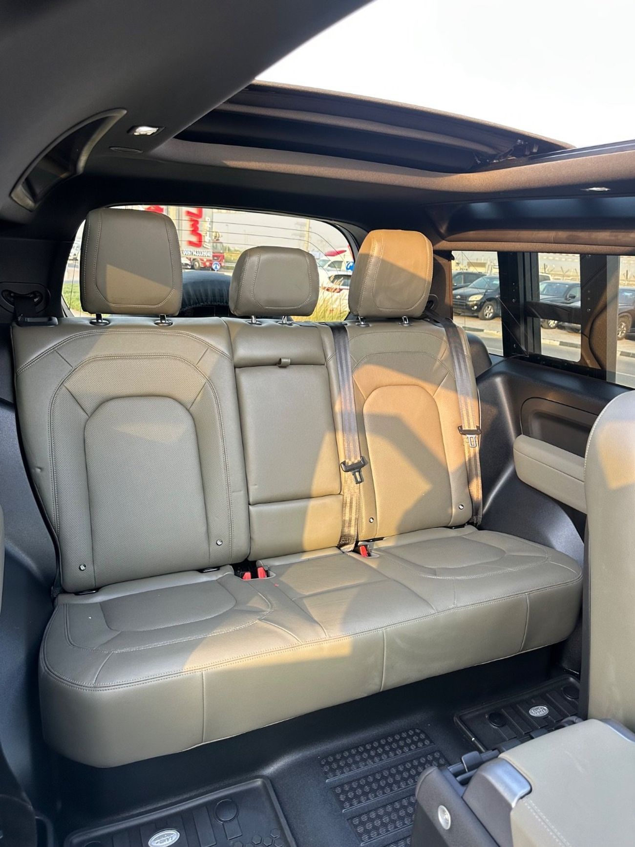 Land Rover Defender P300 90 S 2.0L (5 Seater)