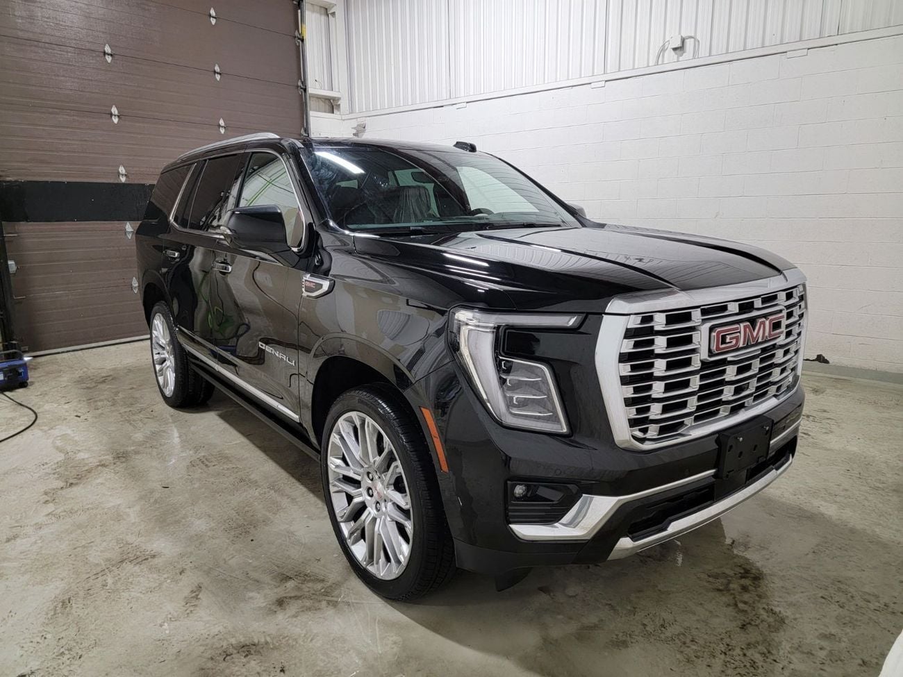 جي أم سي يوكون Denali With Captain Seats  6.2L Brand New