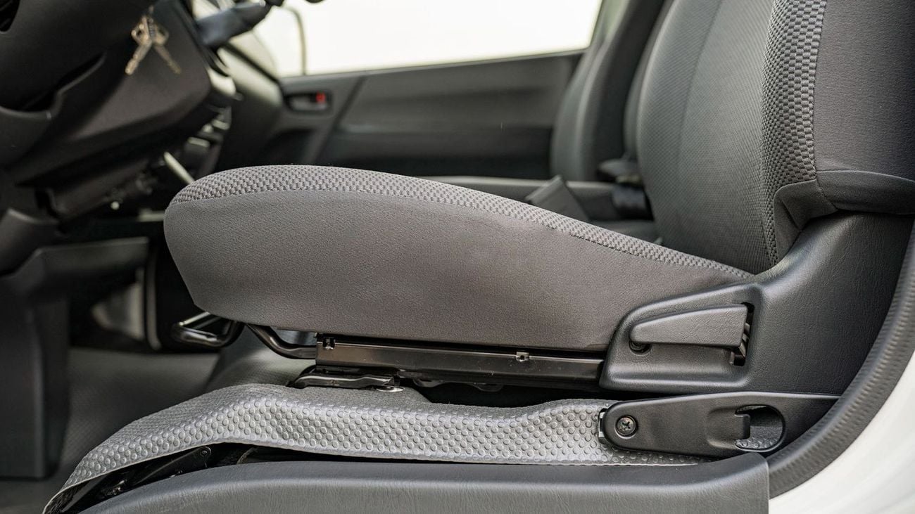 Toyota Hiace TOYOTA HIACE HR 2.7P MT 16 SEATER  - WHITE