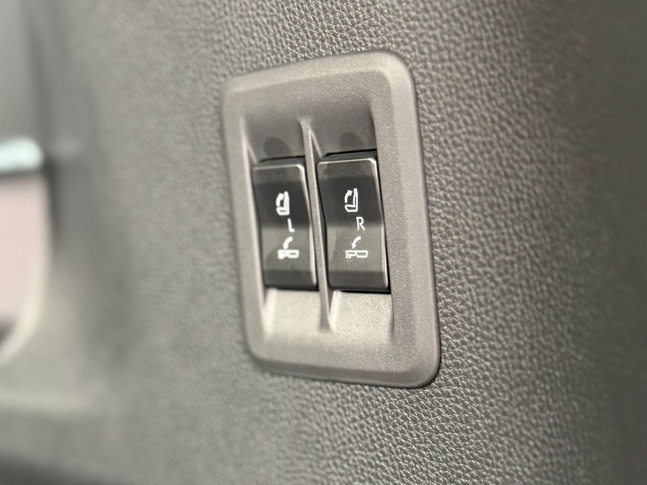 تويوتا برادو LUXURY 2.4 TURBO **EXPORT ONLY**التصدير فقط خارج الخليج***