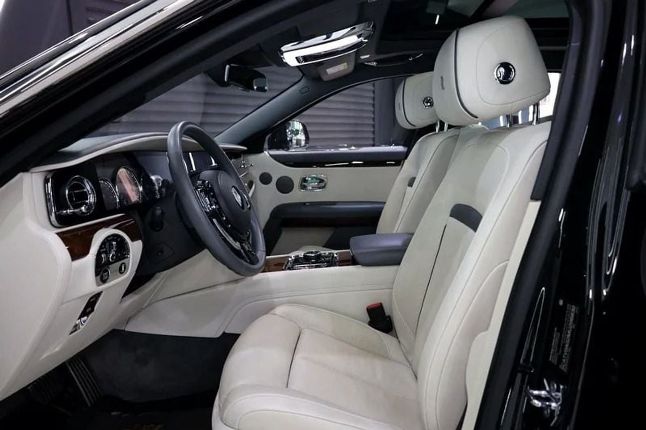 Rolls Royce Ghost 2021 Rolls Royce Ghost, Rear Picnic Tables, Full Body PPF, GCC Specs!!