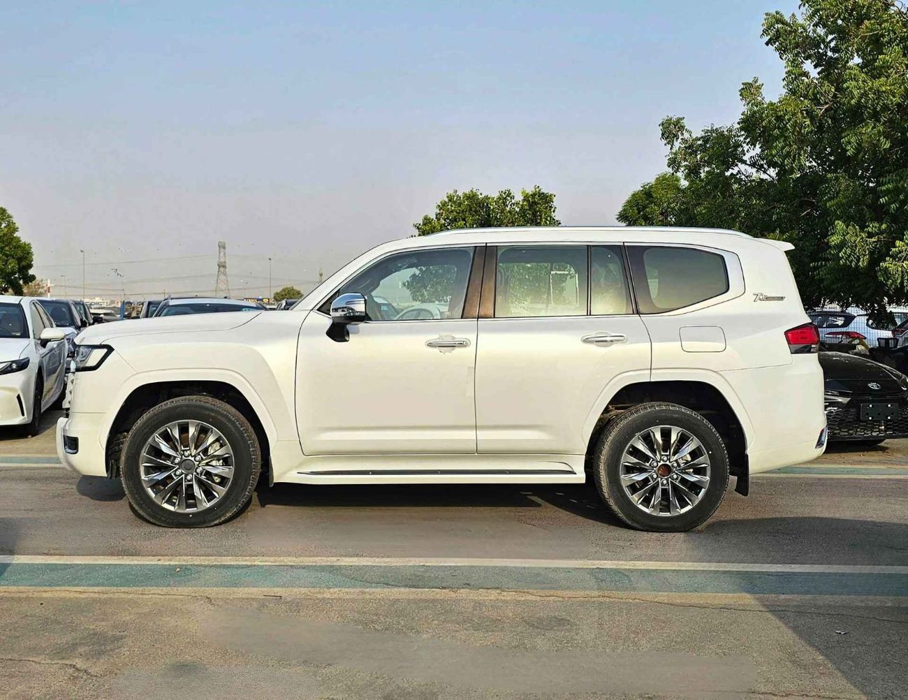 Toyota Land Cruiser VXR / TWIN TURBO / FULL OPTION / 3.3L V6 DIESEL / HEADUP DISPLAY / JBL SPKRS / SUNROOF (CODE#70000)