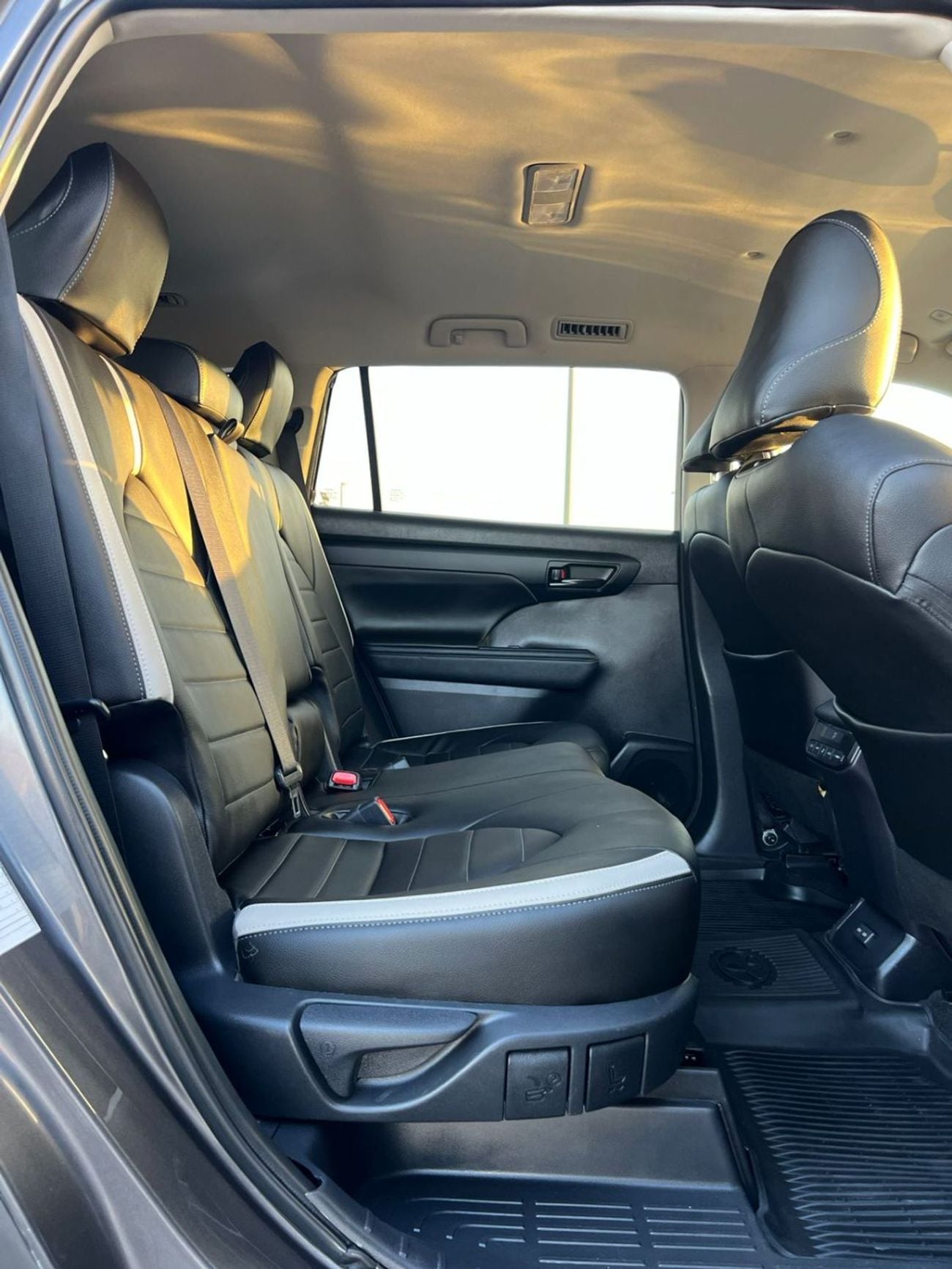 Toyota Highlander LE HEV 
