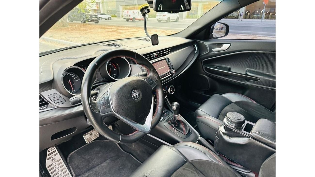 Alfa Romeo Giulietta Veloce AED 710 PM | ALFA ROMEO GIULIETTA 1.8 TC I4 | GCC | 0% DP | WELL MAINTAINED | STYLING EXTERIO