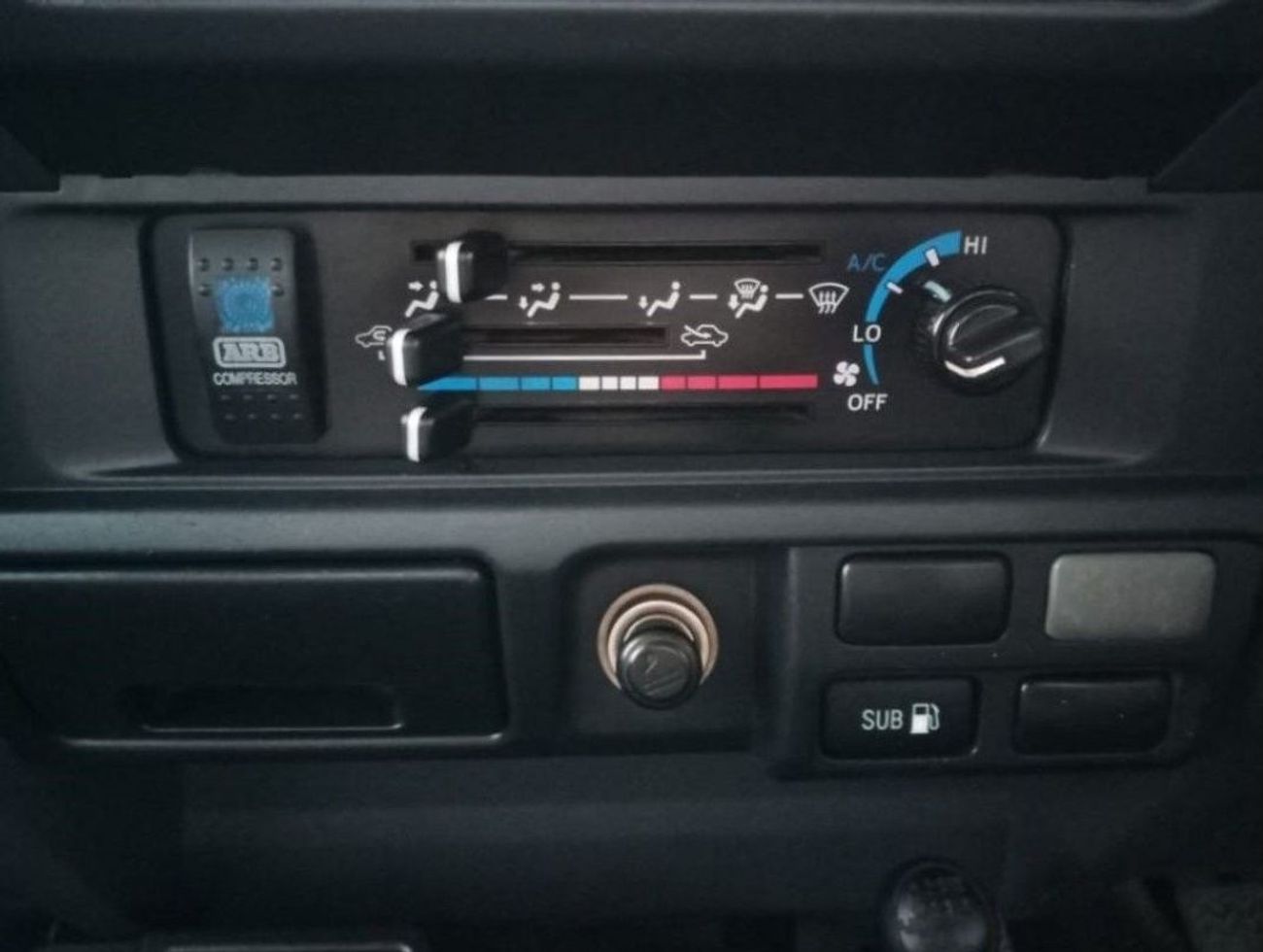 تويوتا لاند كروزر TOYOTA LAND CRUISER PICK UP (PM974)