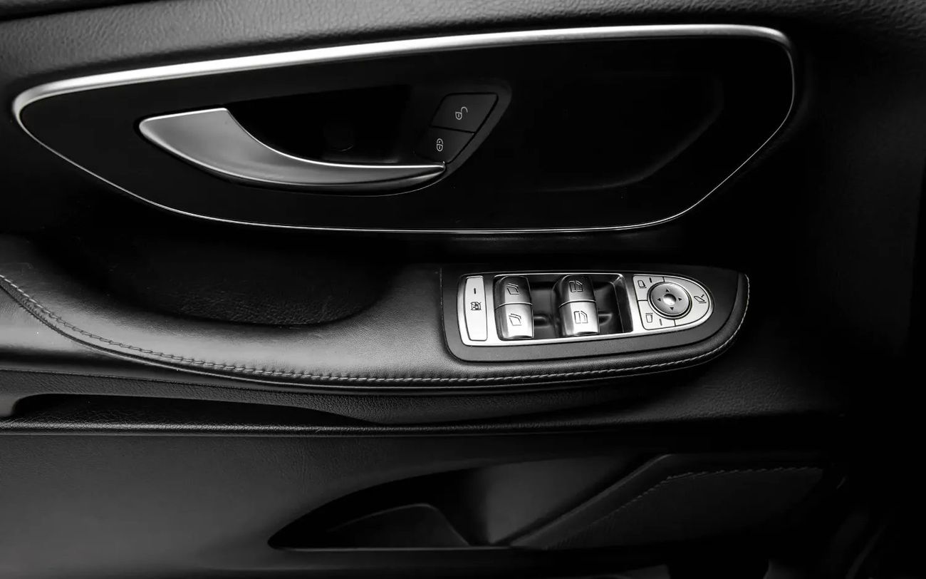 Mercedes-Benz V 250 Std 2.L - GCC Spec