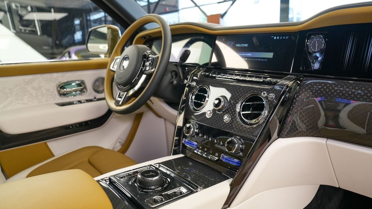 رولز رويس كولينان Rolls Royce Cullinan Black Badge - Bespoke Chartreuse - 2025