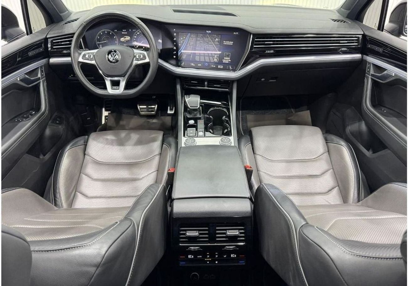 فولكس واجن طوارق R-Line 3.0L AWD 2020 Volkswagen Touareg R-Line Black Edition, 1 Year Warranty, Full Agency Service H