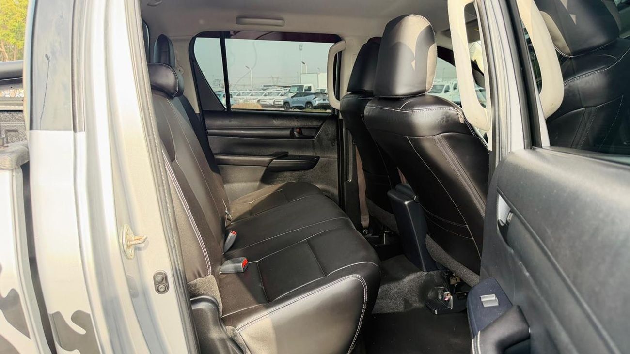 تويوتا هيلوكس 2022| 2.8L DIESEL ENGINE | AT | RHD | HEAVY BULL BAR WITH FOCUSED LED LIGHTS | DUAL BULL BAR ANTENNA