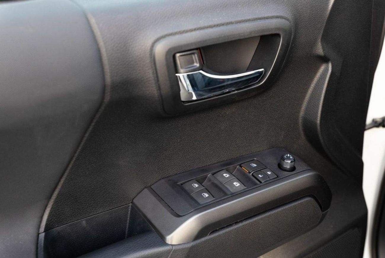 Toyota Tacoma 2022 Toyota Tacoma 3.5 TRD Sport- White inside Black | Export Only