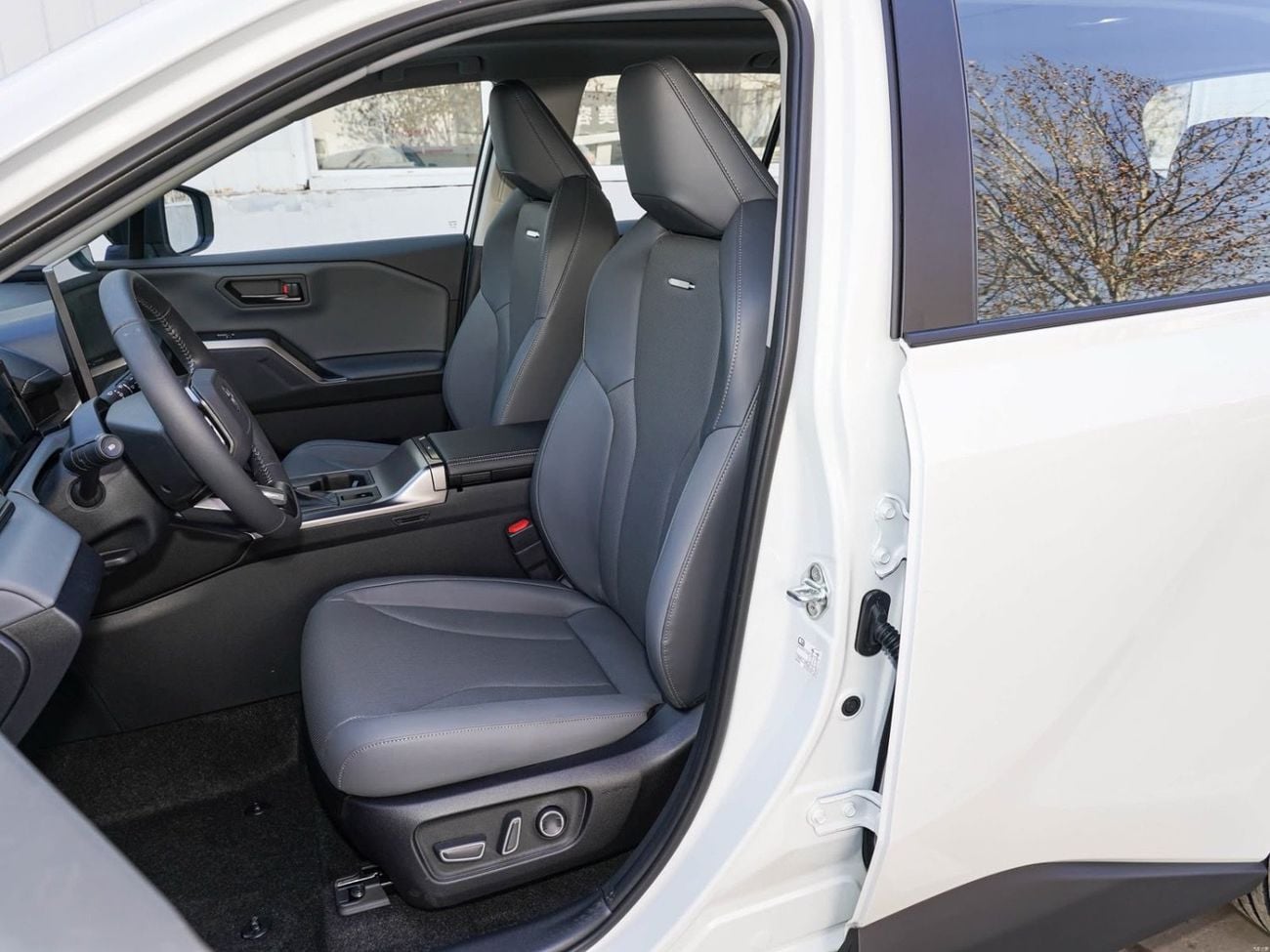 Toyota RAV4 LUXURY HEV (NON GCC)