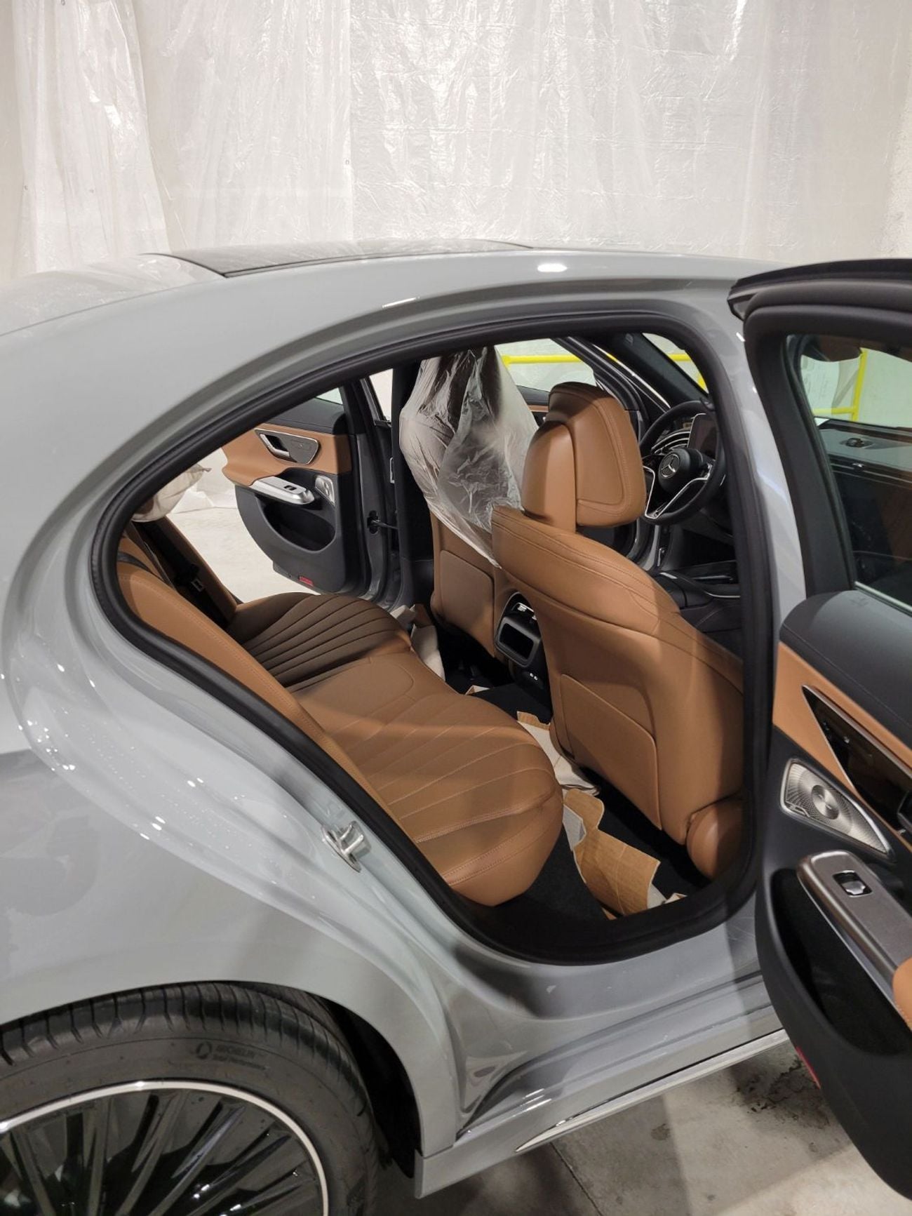 Mercedes Benz E350 4MATIC (NON GCC) 4MATIC Luxury Sedan  * Export Offer*