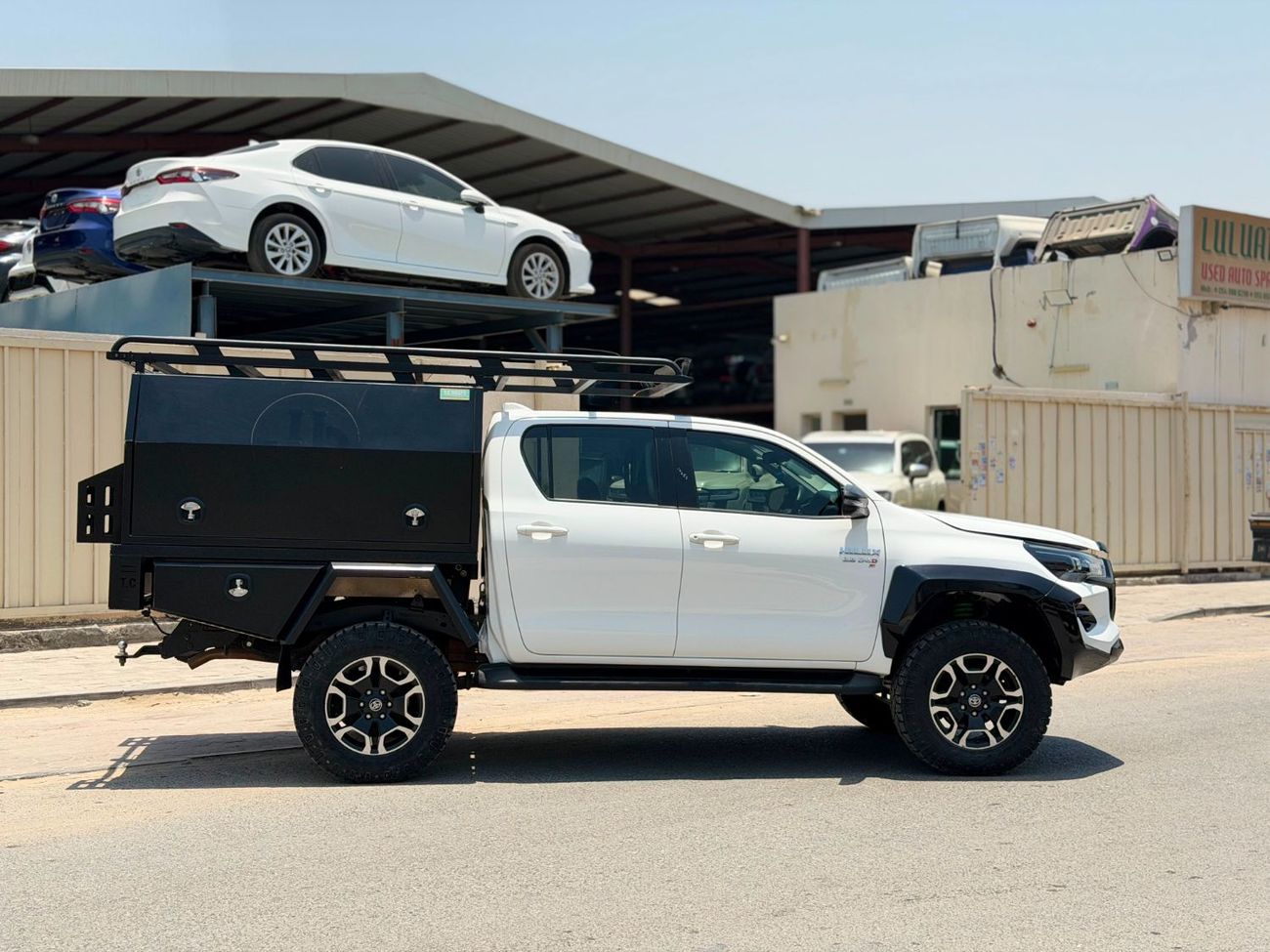 Toyota Hilux SGLX Toyota Hilux 2023model 2.8L Diesel Engine 4 cylinder colour white Transmission Automatic Interi