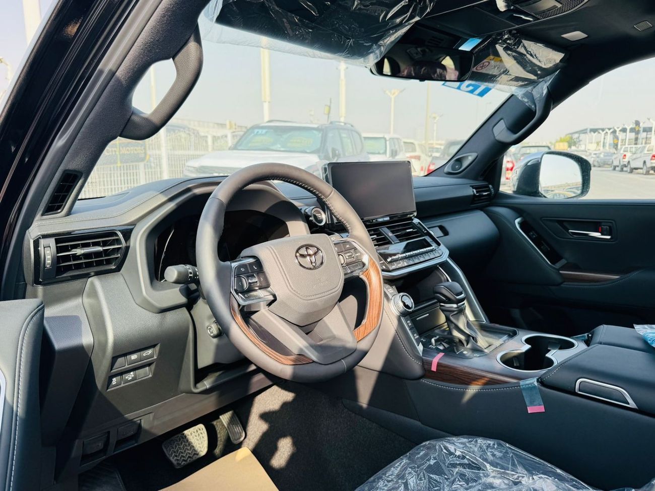 تويوتا لاند كروزر TOYOTA LC300 VX 3.5L TWIN TURBO F/O A/T BLACK 2025
