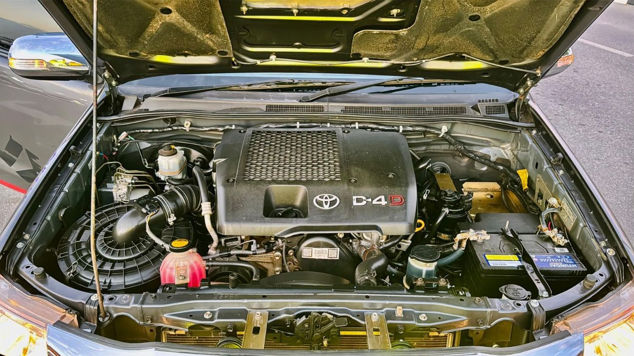 تويوتا هيلوكس PREMIUM CANOPY INSTALLED | ARB BULL BAR | 3.0L DIESEL ENGINE | 2011 | MANUAL TRANSMISSION | RHD