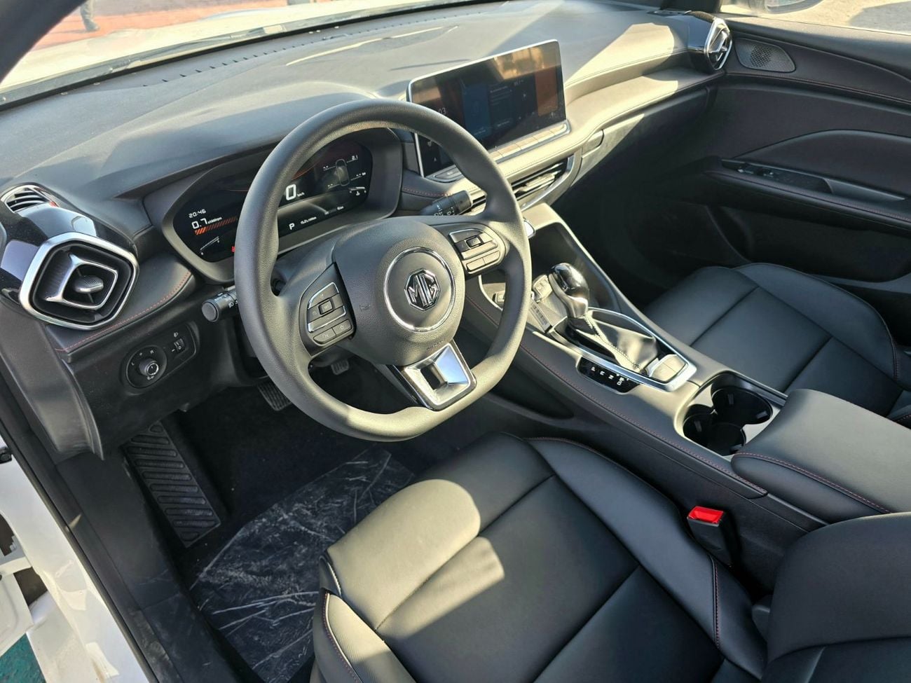 أم جي 5 MG 5 LUXURY 180DVVT  1.5L A/T FWD White Color 2025 Model