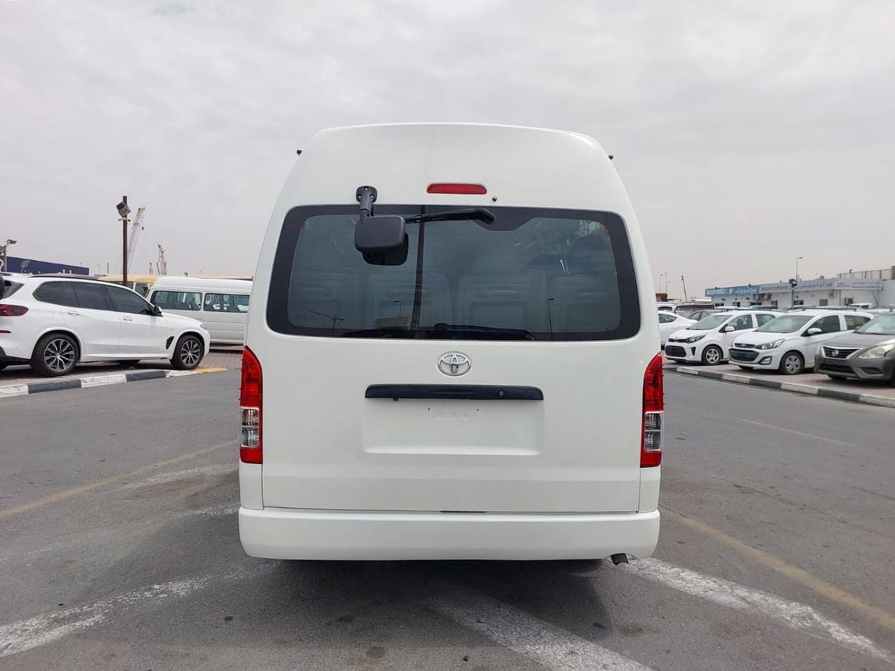 Toyota Hiace TOYOTA HIACE COMMUTER VAN RHD 2015 MODEL 3.0 L DIESEL AUTOMATIC(PM15106)