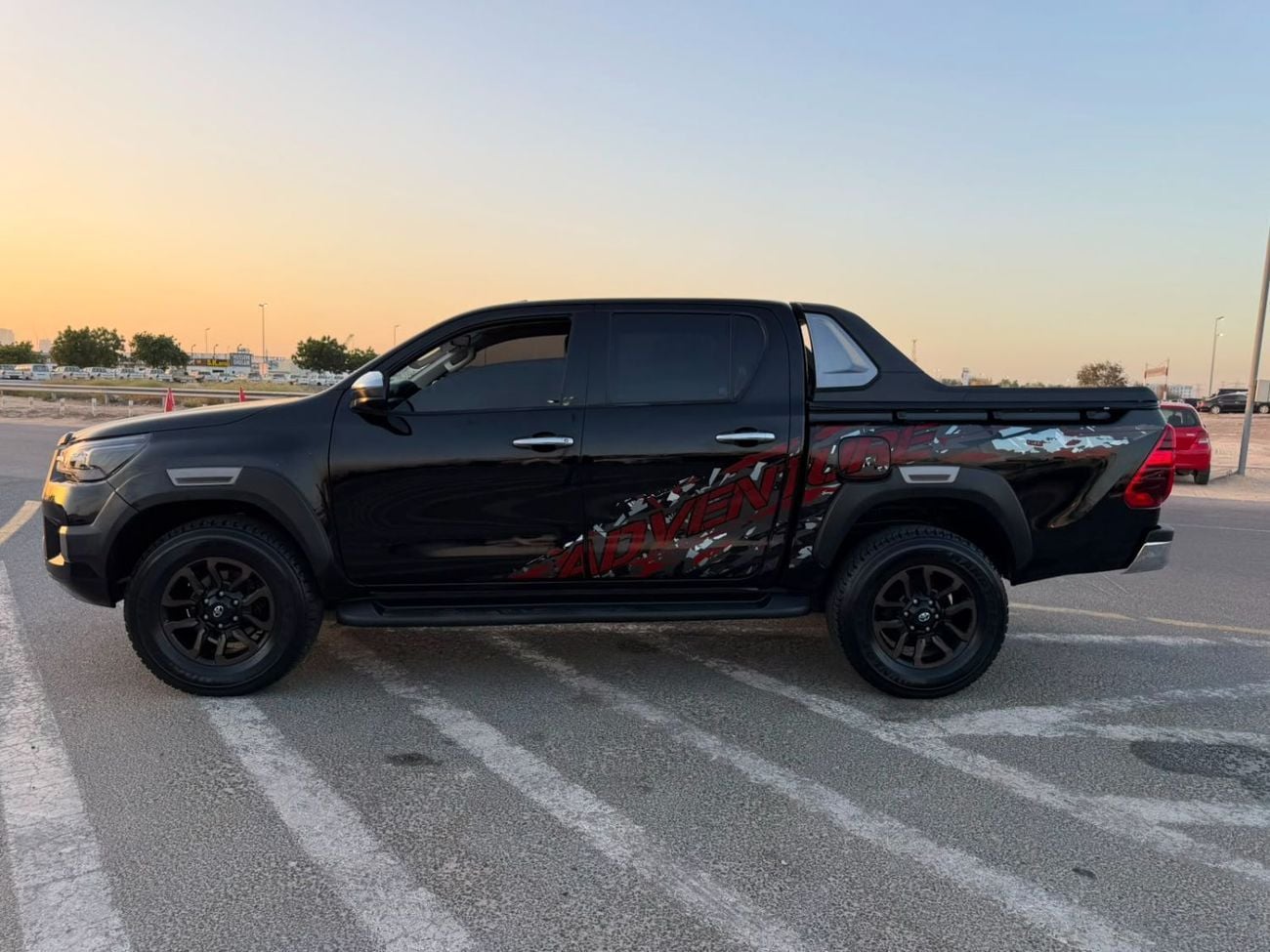 Toyota Hilux ADVENTURE 2021 Toyota Hilux Advanture Modified - 2.7L V4 - AWD 4x4- Rear Camera - Sidestep - Push