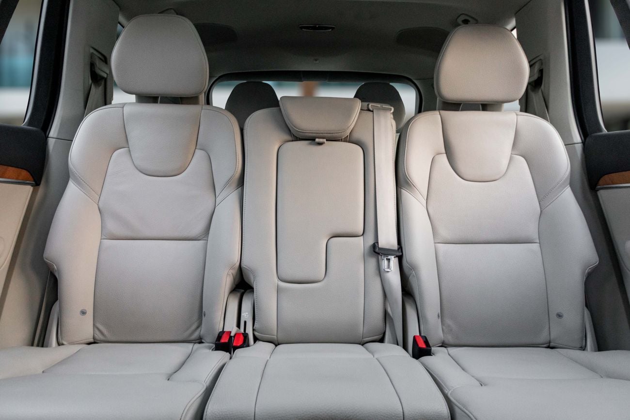 Volvo XC90 MOMENTUM | 2,546 P.M | 0% Downpayment | Pristine Condition!