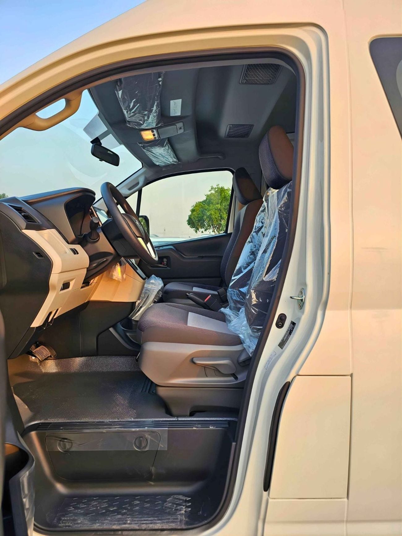 تويوتا هاياس HIGHROOF / 13 SEATER / REAR CAMERA / 3.5L PETROL A/T / BLACK BUMPER (CODE # HPHRAB)