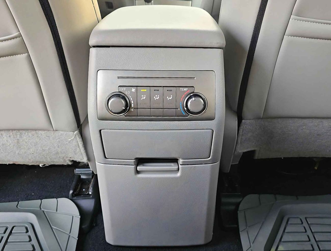 تويوتا هايلاندر BASE/ V6 AWD/ ELECTRIC AND LEATHER SEATS/ DVD REAR CAMERA/ LOT# 50303