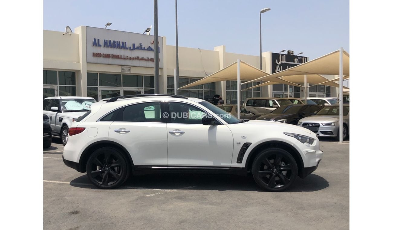 Infiniti QX70 Infinity QX70S model 2015 GCC car prefect condition full option low mileage sun roof leather seats b