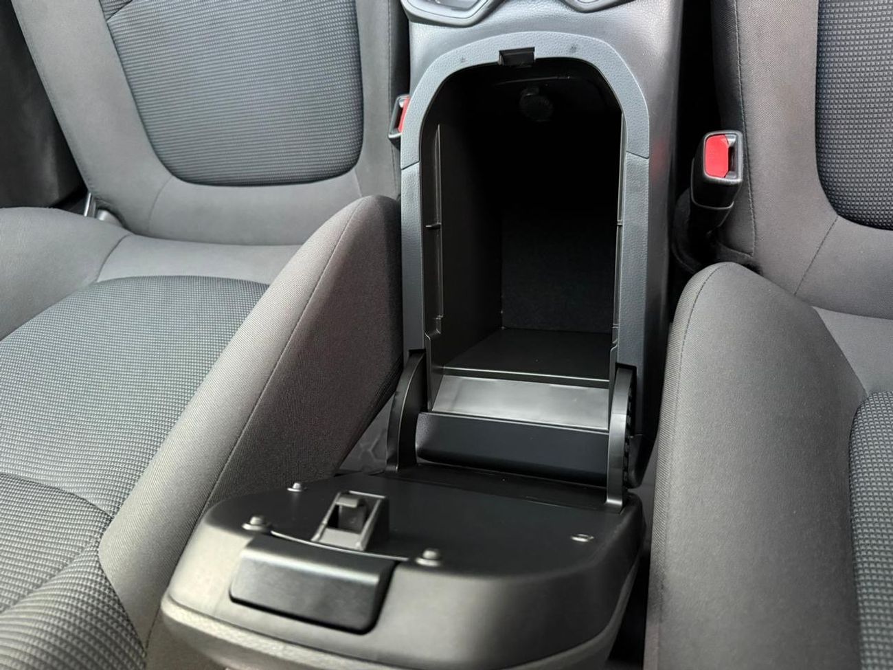 تويوتا راف ٤ Petrol & Hybrid Exported From Australia Right Hand Drive