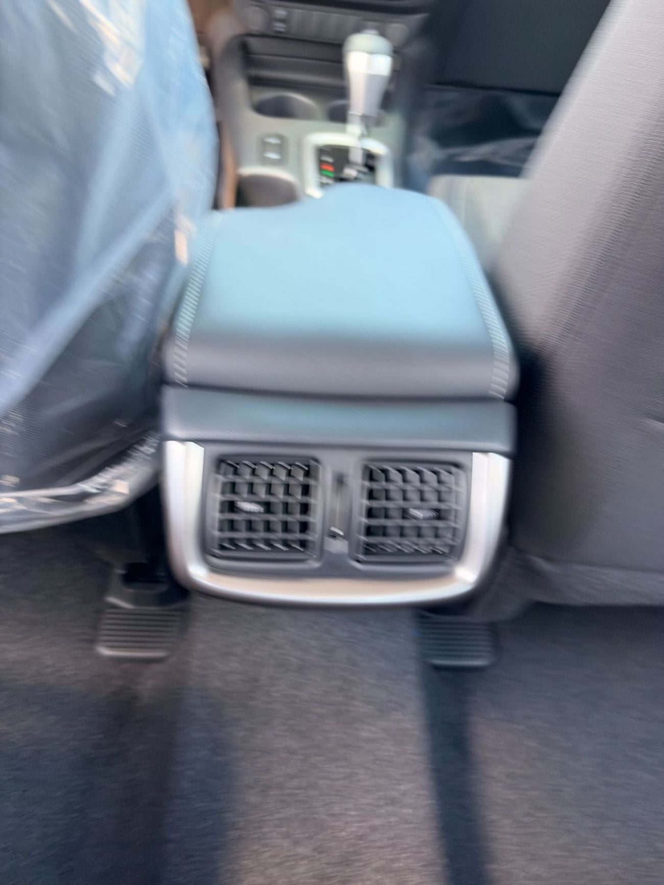 Toyota Hilux Toyota Hilux 2.4L - SR5 4x4 Automatic Diesel - Full Option