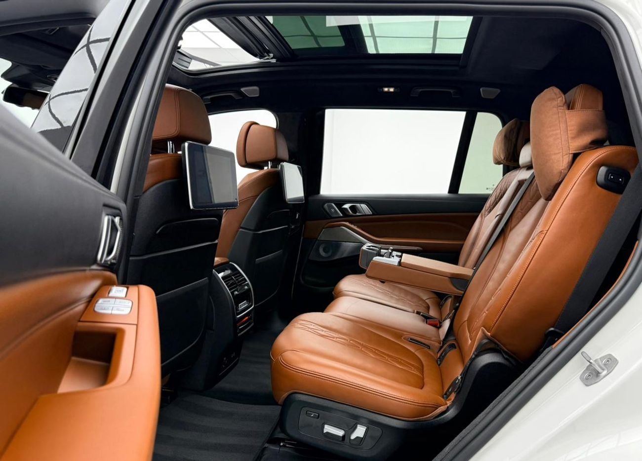 BMW X7 2022 BMW X7 M50i, 2027 BMW Warranty + Service Pack, Full BMW Service History, 7 Seater, GCC