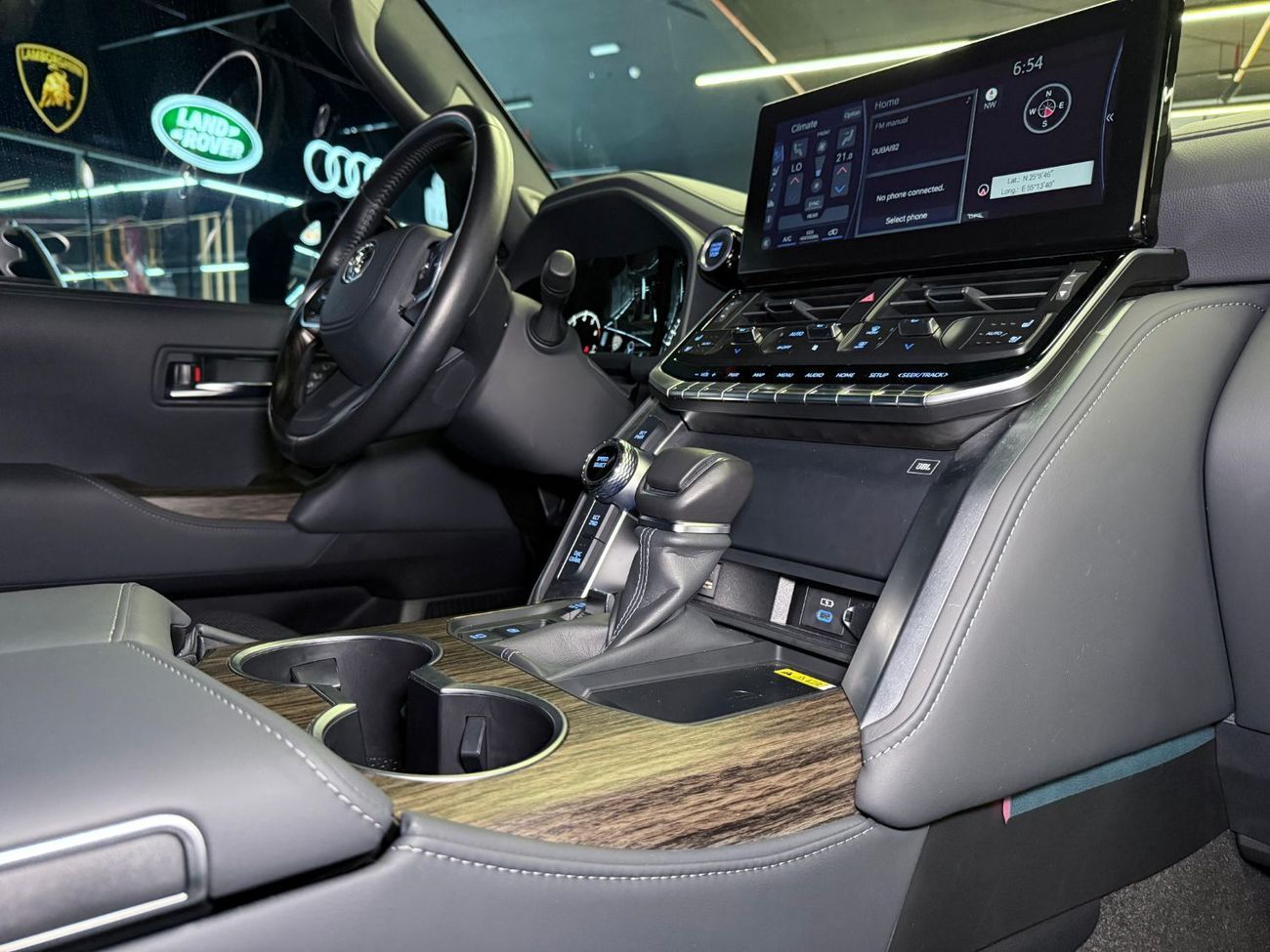 Toyota Land Cruiser VXR 4.0L 2023 Land Cruiser 4.0L VXR GCC-Al Futtaim Warranty - 13,000 KM Only