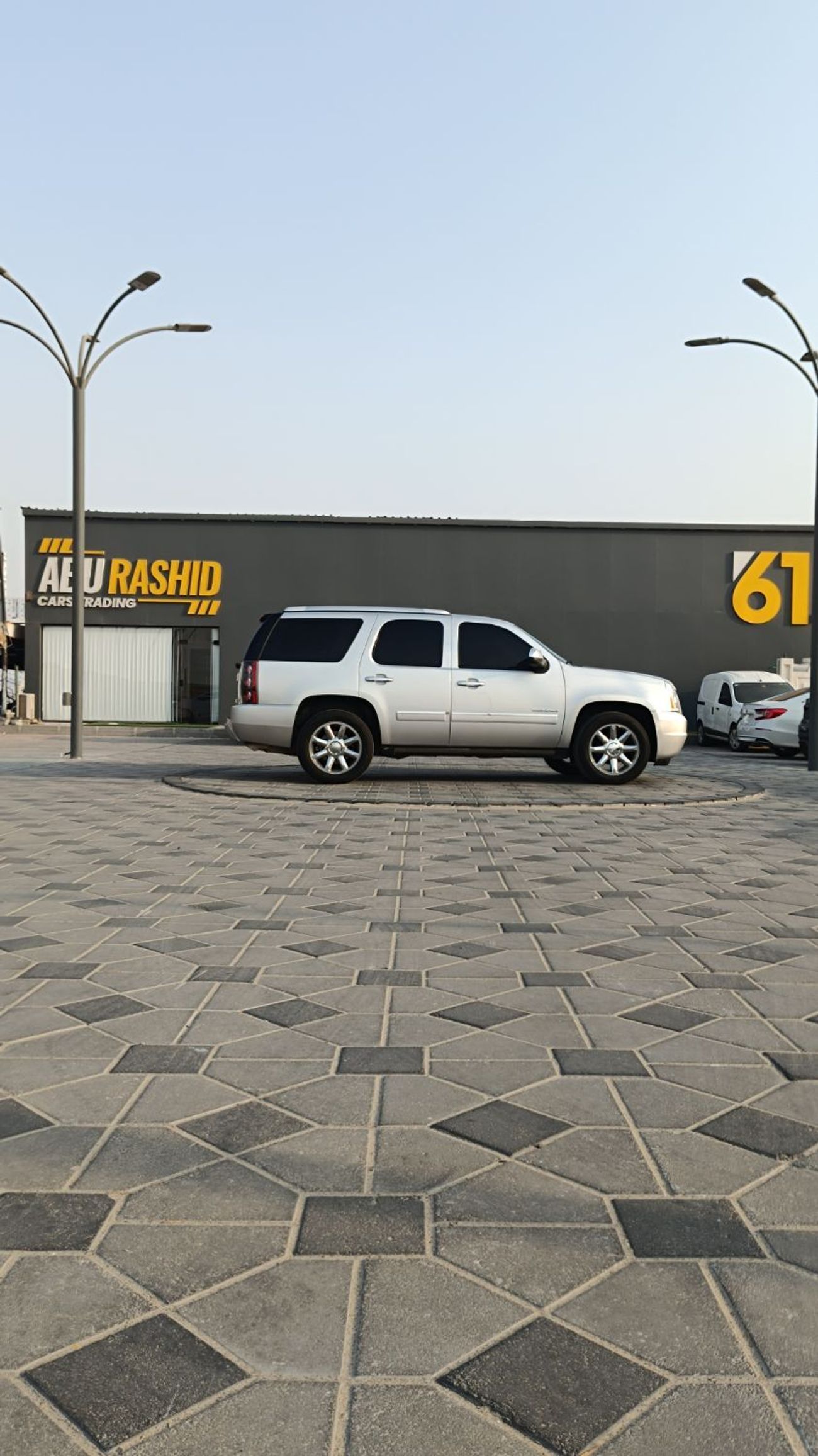 GMC Yukon SLE 5.3L 4WD (8 Seater)