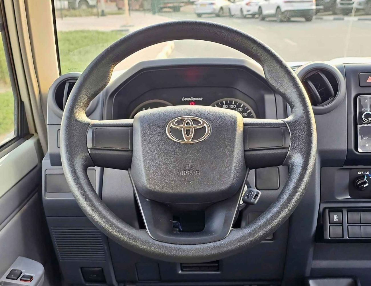 Toyota Land Cruiser 70 LC 78 HARDTOP 4.0L MT TOYOTA LAND CRUISER HARDTOP LC 78 / DIESEL 4.2L / 3 PORTAS Preço especial para Angola com Portes Inc