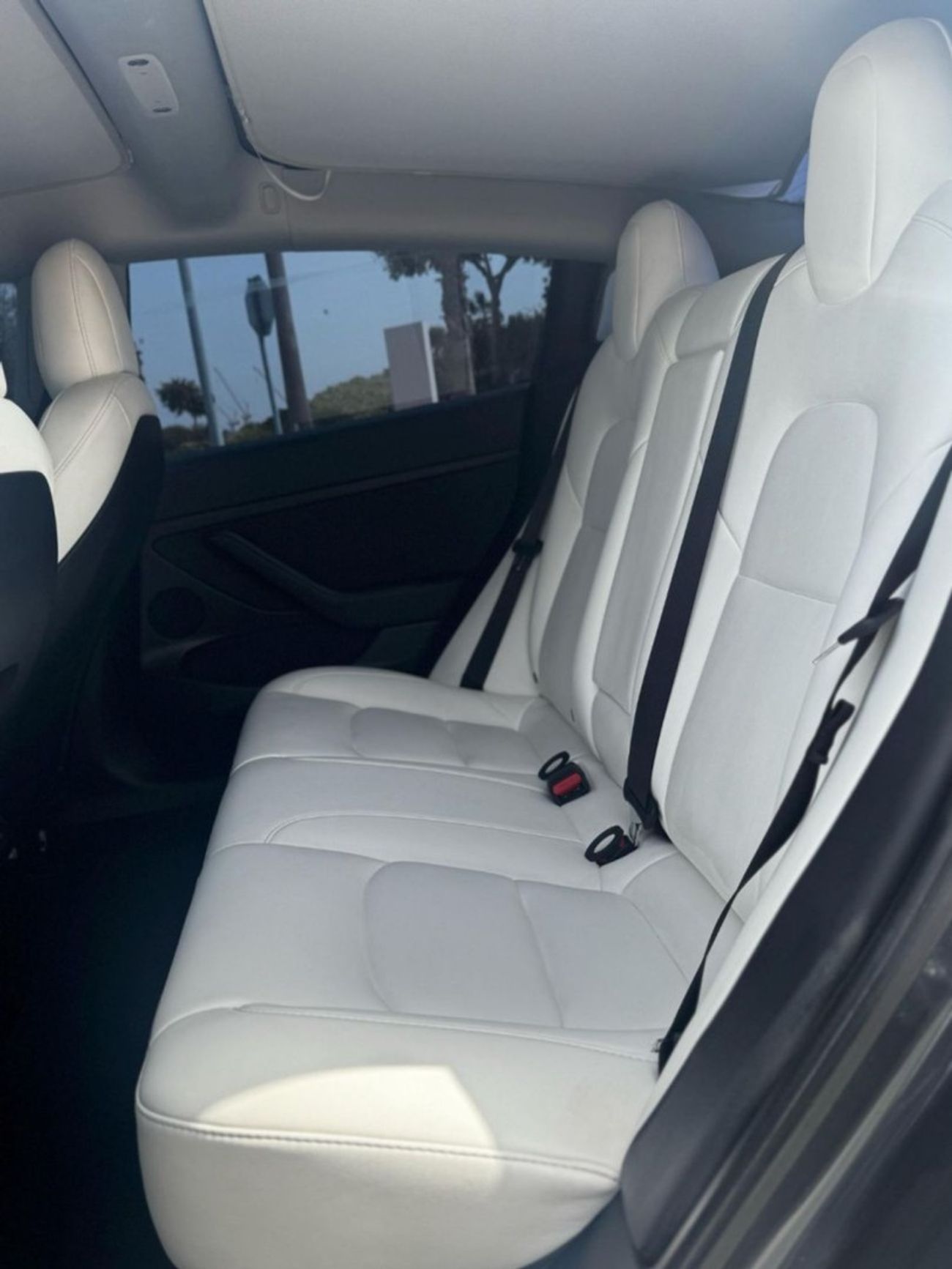 Tesla Model 3 TESLA MODEL 3 PERFORMANCE DUAL MOTOR LONG RANGE Model: 2021 Milage 84.000km Price: 110.000 dirhams (