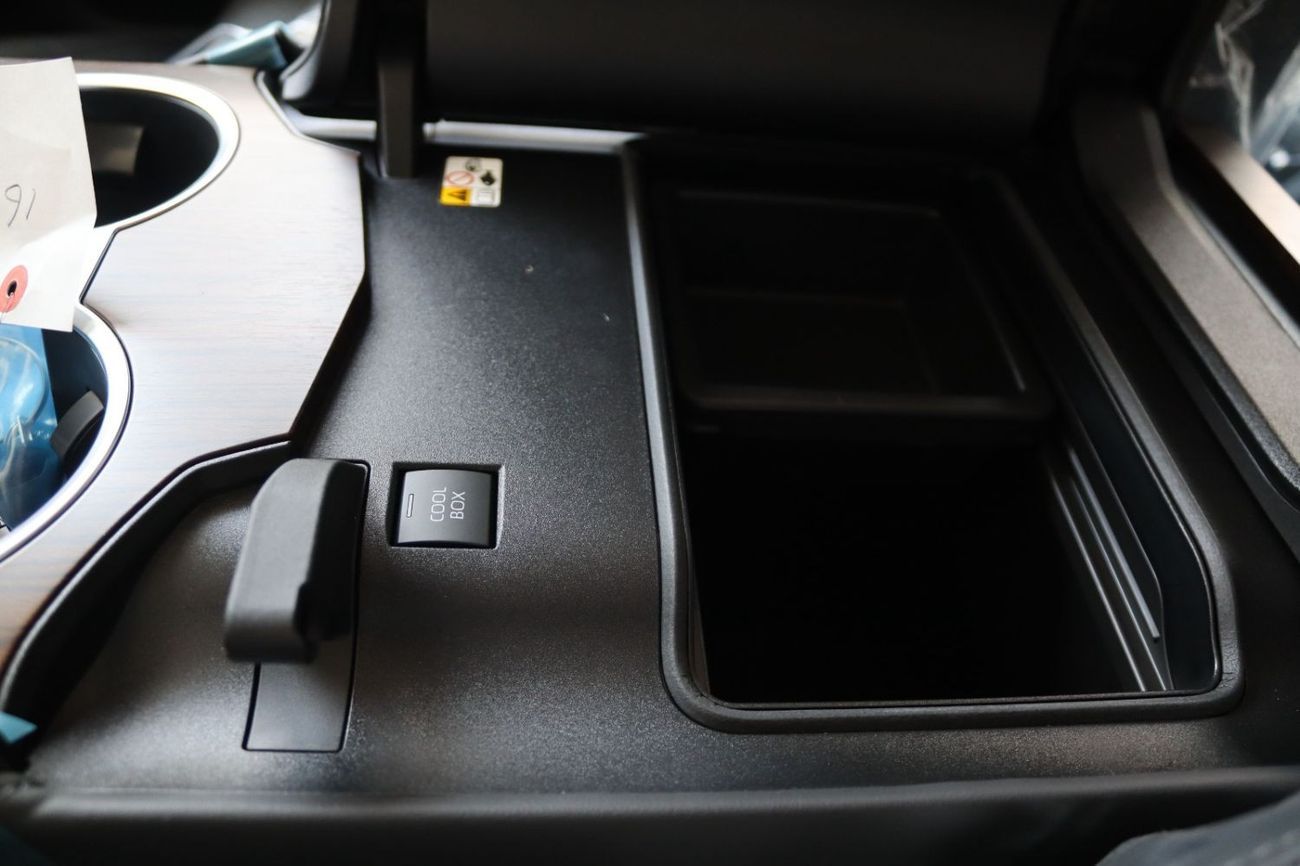 Toyota Land Cruiser 300 VX-HIGH  3,3 TWINTURBO DIESEL VX-HIGH FULLY LOADED **التصدير فقط خارج الخليج**