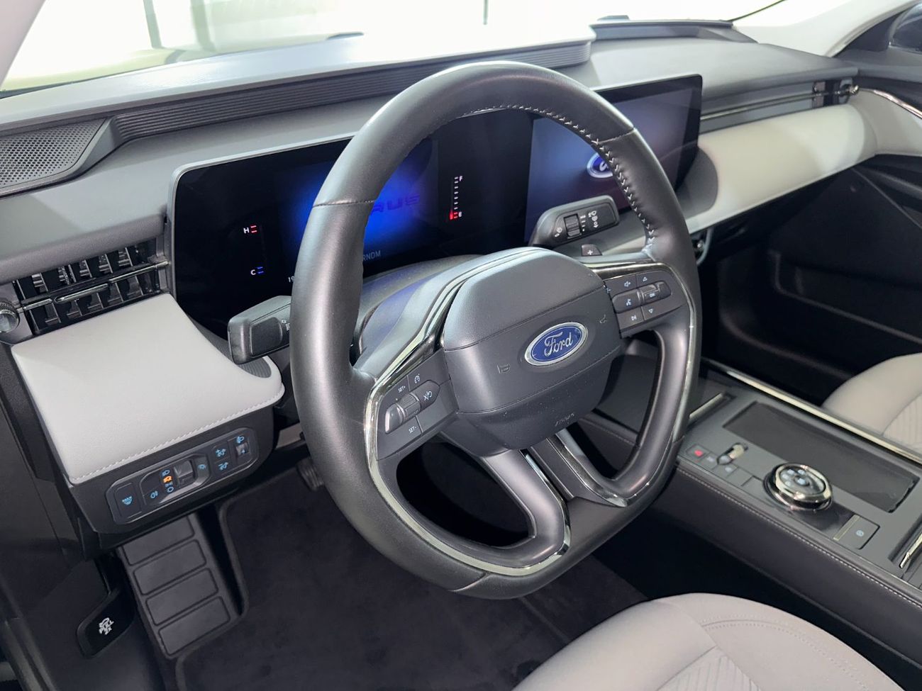 Ford Taurus AMBIENTE TPC1224N / AL TAYER MOTORS AL QOUZ SHOWROOM