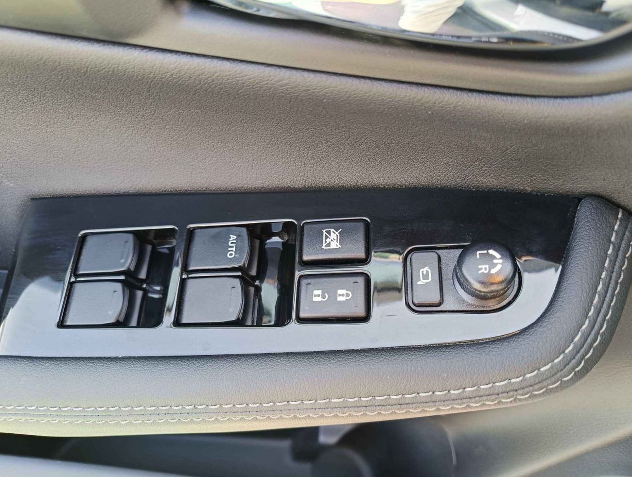 سوزوكي جراند فيتارا GLX / HYBRID / DOUBLE TONE / 1.5L V4 /  "9" DISPLAY / HEADUP DISPLAY / PANORAMIC (CODE # GVHB4X4F)