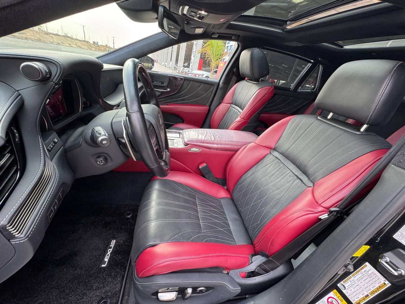 لكزس LS 500 محرك V6 سعة 3.5 لتر / أعلى المواصفات لكبار الشخصيات / كاميرات 360 درجة / تدليك لجميع المقاعد / بحالة