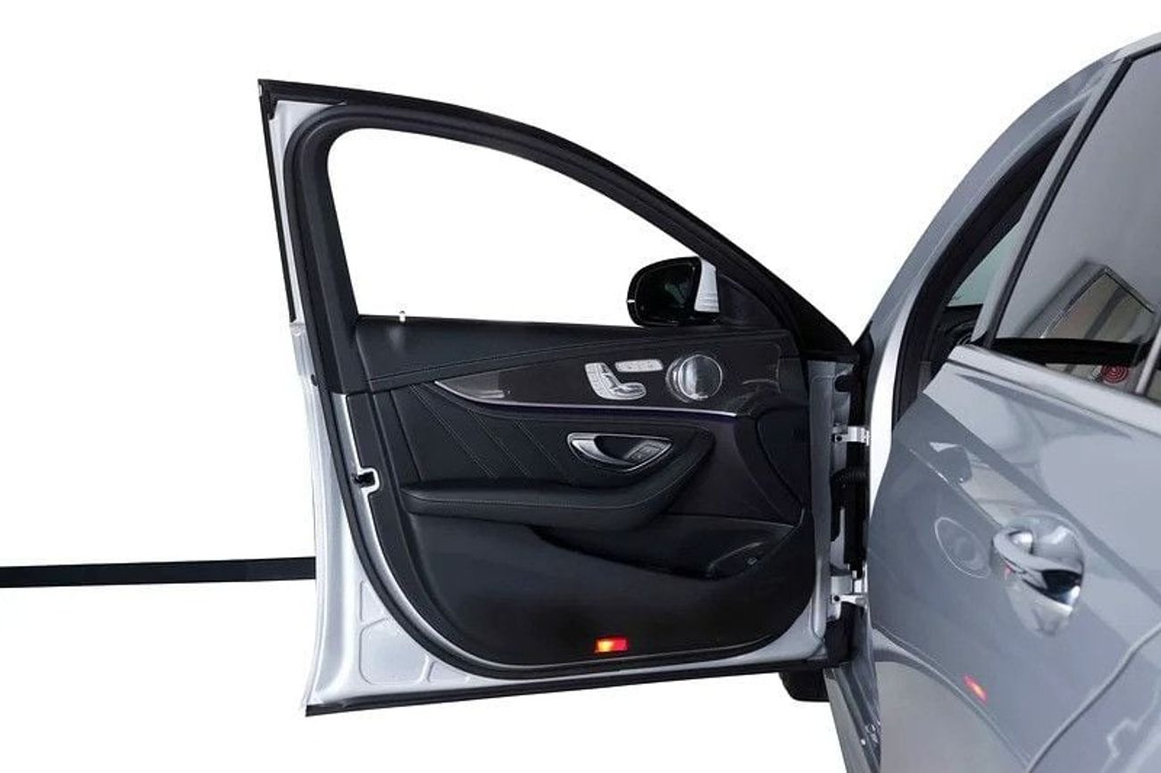 Mercedes-Benz E 63 S AMG Std 4.0L